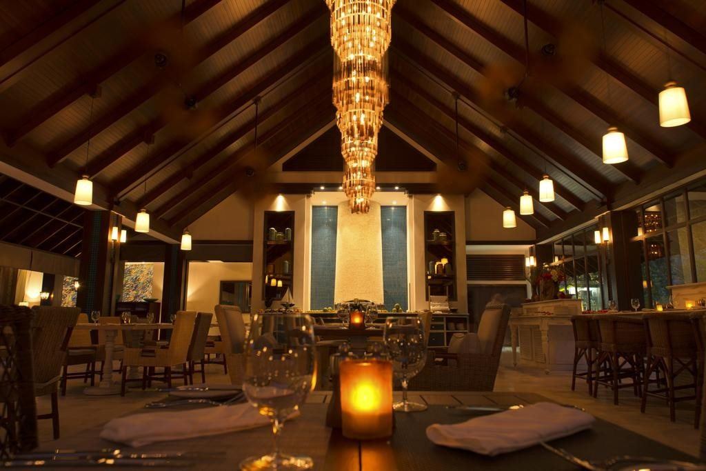 Wnętrze restauracji w STORY Seychelles