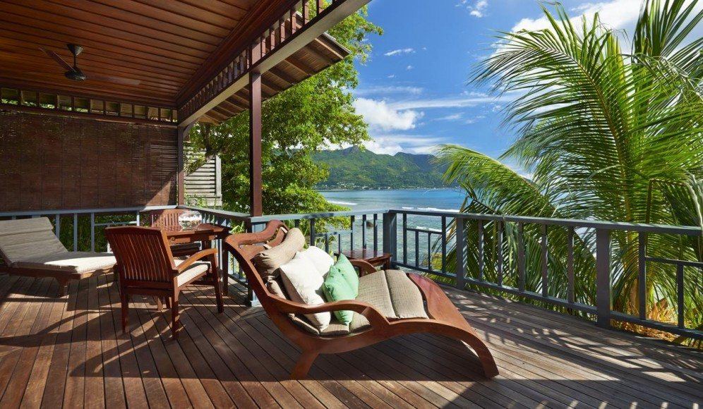Taras z widokiem na ocean w Hilton Seychelles Northolme