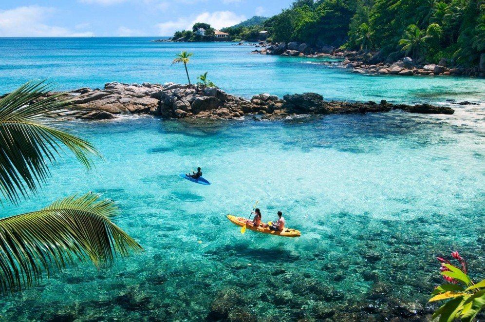 Kajaki i skaliste wybrzeże przy Hilton Seychelles Northolme